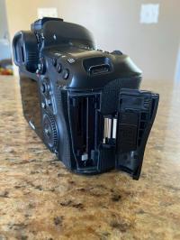 Canon EOS 5D Mark IV EF 24-105mm f/4L IS II USM Lens Kit GREAT Condition!!!